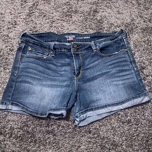 Women Levi’s Modern Jean Shorts
